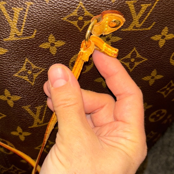 Louis Vuitton Neverfull GM Tote Bag - Picture 9 of 14